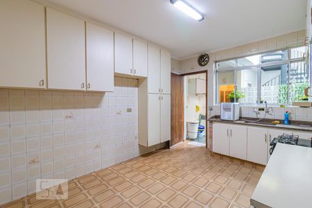 Casa à venda com 360m², 6 quartos e 3 vagas Casa à venda com 360m², 6 quartos e 3 vagasCozinha Casa 2