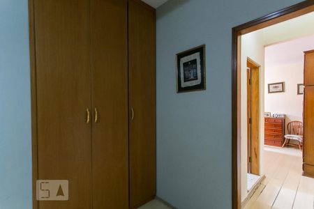 Casa para alugar com 75m², 5 quartos e 3 vagasCorredor