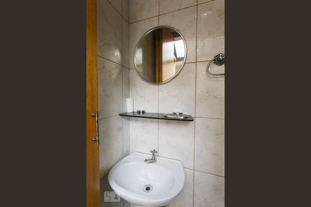 Casa para alugar com 75m², 5 quartos e 3 vagasBanheiro de Serviço