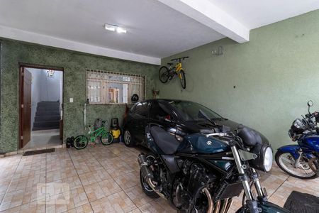 Garagem de casa à venda com 2 quartos, 130m² em Vila Romero, São Paulo
