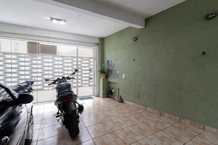 Garagem de casa à venda com 2 quartos, 130m² em Vila Romero, São Paulo