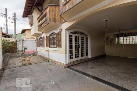 Casa para alugar com 480m², 6 quartos e 5 vagas Casa para alugar com 480m², 6 quartos e 5 vagasQuintal da frente