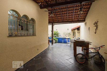 Casa para alugar com 480m², 6 quartos e 5 vagas Casa para alugar com 480m², 6 quartos e 5 vagasQuintal