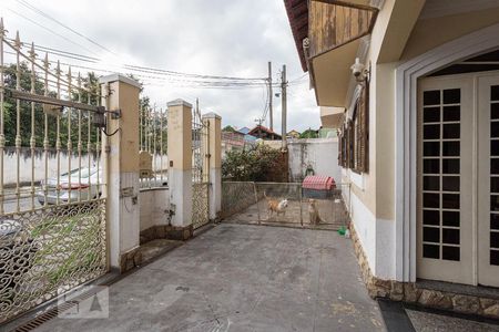 Casa para alugar com 480m², 6 quartos e 5 vagas Casa para alugar com 480m², 6 quartos e 5 vagasQuintal da frente