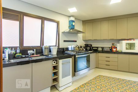Apartamento à venda com 230m², 4 quartos e 4 vagas Apartamento à venda com 230m², 4 quartos e 4 vagasCozinha