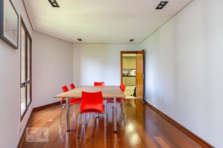 Apartamento à venda com 230m², 4 quartos e 4 vagas Apartamento à venda com 230m², 4 quartos e 4 vagasSala