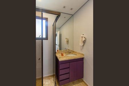 Apartamento à venda com 230m², 4 quartos e 4 vagas Apartamento à venda com 230m², 4 quartos e 4 vagasBanheiro 3