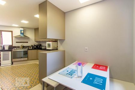 Apartamento à venda com 230m², 4 quartos e 4 vagas Apartamento à venda com 230m², 4 quartos e 4 vagasCozinha