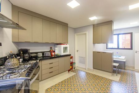 Apartamento à venda com 230m², 4 quartos e 4 vagas Apartamento à venda com 230m², 4 quartos e 4 vagasCozinha