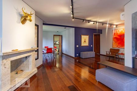 Apartamento à venda com 230m², 4 quartos e 4 vagas Apartamento à venda com 230m², 4 quartos e 4 vagasSala