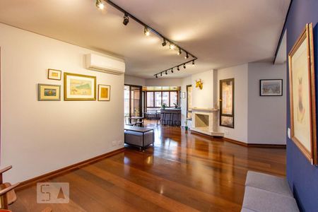 Apartamento à venda com 230m², 4 quartos e 4 vagas Apartamento à venda com 230m², 4 quartos e 4 vagasSala