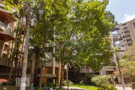 Apartamento à venda com 230m², 4 quartos e 4 vagas Apartamento à venda com 230m², 4 quartos e 4 vagasFachada