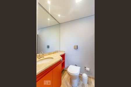 Apartamento à venda com 230m², 4 quartos e 4 vagas Apartamento à venda com 230m², 4 quartos e 4 vagasBanheiro 1