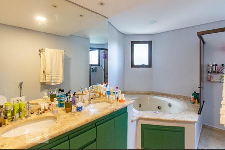 Apartamento à venda com 230m², 4 quartos e 4 vagas Apartamento à venda com 230m², 4 quartos e 4 vagasBanheiro 4