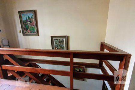 Casa à venda com 580m², 8 quartos e 3 vagasEscada