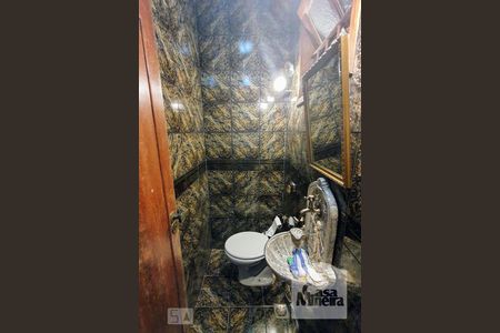 Casa à venda com 580m², 8 quartos e 3 vagasBanheiro