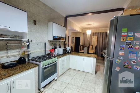 Casa à venda com 580m², 8 quartos e 3 vagasCozinha