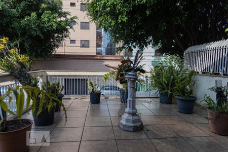 Casa à venda com 221m², 3 quartos e 3 vagas Casa à venda com 221m², 3 quartos e 3 vagasQuintal