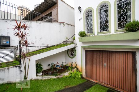 Casa à venda com 276m², 3 quartos e 4 vagas Casa à venda com 276m², 3 quartos e 4 vagasEntrada e jardim
