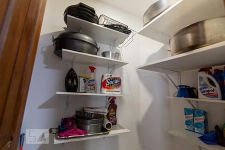 Casa à venda com 350m², 5 quartos e 5 vagas Casa à venda com 350m², 5 quartos e 5 vagasDespensa