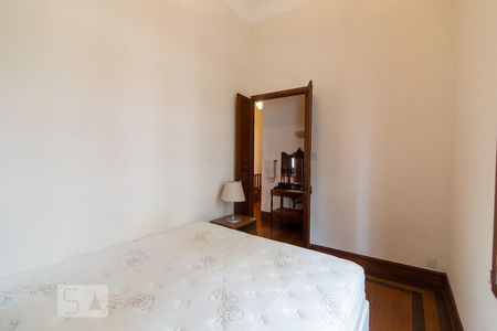 Casa à venda com 350m², 5 quartos e 5 vagas Casa à venda com 350m², 5 quartos e 5 vagasQuarto 4