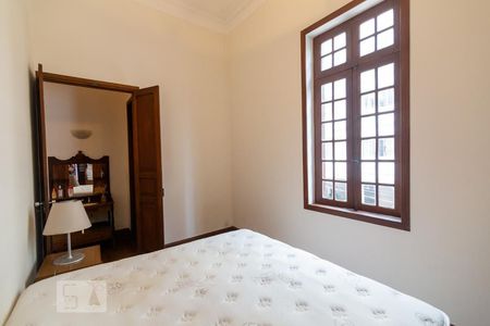 Casa à venda com 350m², 5 quartos e 5 vagas Casa à venda com 350m², 5 quartos e 5 vagasQuarto 4