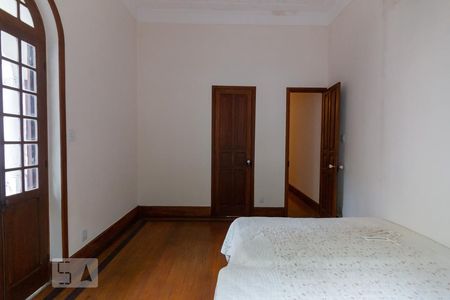 Casa à venda com 350m², 5 quartos e 5 vagas Casa à venda com 350m², 5 quartos e 5 vagasQuarto 2