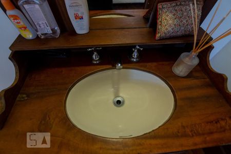 Casa à venda com 350m², 5 quartos e 5 vagas Casa à venda com 350m², 5 quartos e 5 vagasBanheiro 1