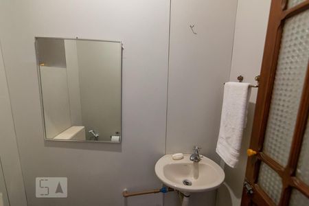 Casa à venda com 350m², 5 quartos e 5 vagas Casa à venda com 350m², 5 quartos e 5 vagasLavabo