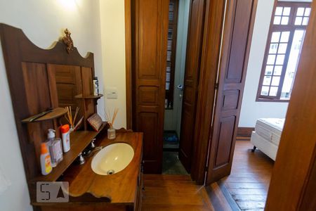 Casa à venda com 350m², 5 quartos e 5 vagas Casa à venda com 350m², 5 quartos e 5 vagasBanheiro 1