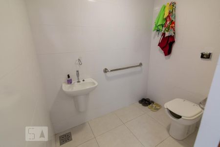 Casa à venda com 350m², 5 quartos e 5 vagas Casa à venda com 350m², 5 quartos e 5 vagasBanheiro 4