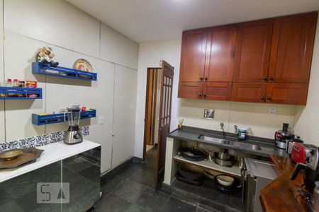 Casa à venda com 350m², 5 quartos e 5 vagas Casa à venda com 350m², 5 quartos e 5 vagasCozinha