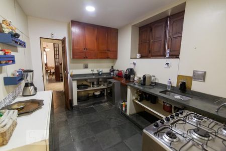 Casa à venda com 350m², 5 quartos e 5 vagas Casa à venda com 350m², 5 quartos e 5 vagasCozinha