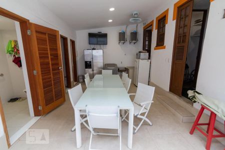 Casa à venda com 350m², 5 quartos e 5 vagas Casa à venda com 350m², 5 quartos e 5 vagasÁrea de Serviço