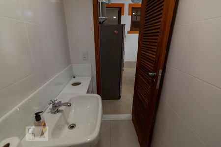 Casa à venda com 350m², 5 quartos e 5 vagas Casa à venda com 350m², 5 quartos e 5 vagasBanheiro 2