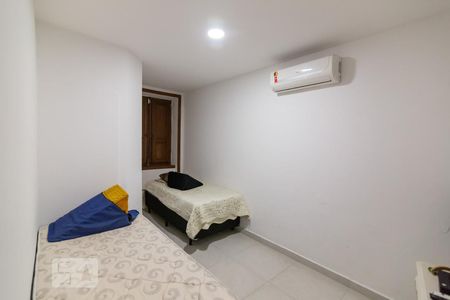 Casa à venda com 350m², 5 quartos e 5 vagas Casa à venda com 350m², 5 quartos e 5 vagasQuarto 1