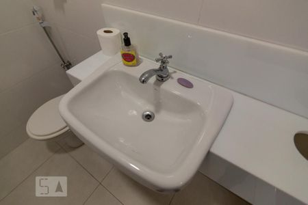 Casa à venda com 350m², 5 quartos e 5 vagas Casa à venda com 350m², 5 quartos e 5 vagasBanheiro 2