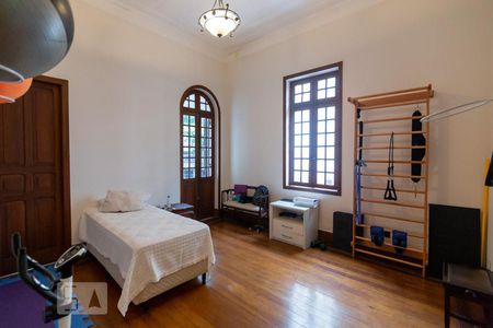 Casa à venda com 350m², 5 quartos e 5 vagas Casa à venda com 350m², 5 quartos e 5 vagasSuíte