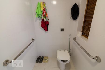 Casa à venda com 350m², 5 quartos e 5 vagas Casa à venda com 350m², 5 quartos e 5 vagasBanheiro 4