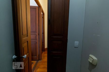 Casa à venda com 350m², 5 quartos e 5 vagas Casa à venda com 350m², 5 quartos e 5 vagasBanheiro 1