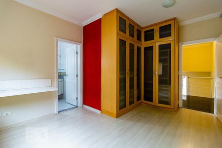 Casa à venda com 285m², 3 quartos e 5 vagasSuíte 2