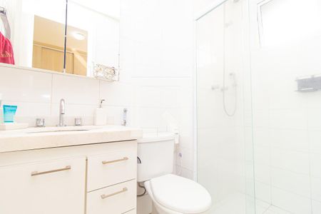 Apartamento para alugar com 76m², 2 quartos e 1 vaga Apartamento para alugar com 76m², 2 quartos e 1 vagaBanheiro da Suíte 1