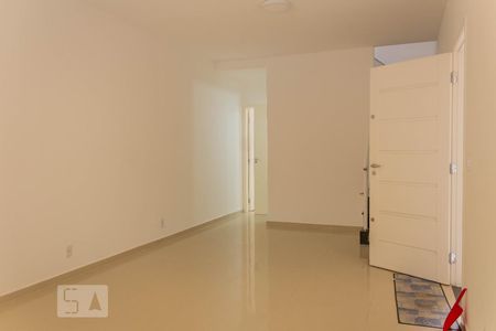 Casa à venda com 144m², 3 quartos e 4 vagas Casa à venda com 144m², 3 quartos e 4 vagasSala