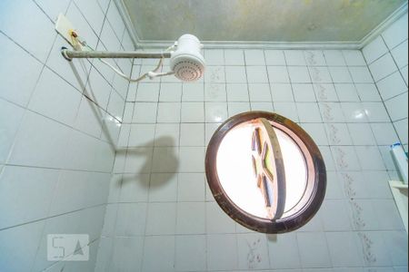 Casa à venda com 125m², 3 quartos e 2 vagas Casa à venda com 125m², 3 quartos e 2 vagasChuveiro