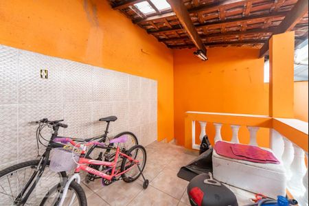 Casa à venda com 125m², 3 quartos e 2 vagas Casa à venda com 125m², 3 quartos e 2 vagasVaranda