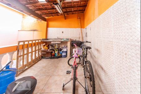 Casa à venda com 125m², 3 quartos e 2 vagas Casa à venda com 125m², 3 quartos e 2 vagasVaranda