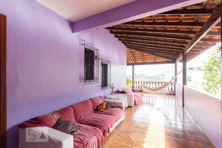 Casa à venda com 510m², 10 quartos e 6 vagas Casa à venda com 510m², 10 quartos e 6 vagasVaranda