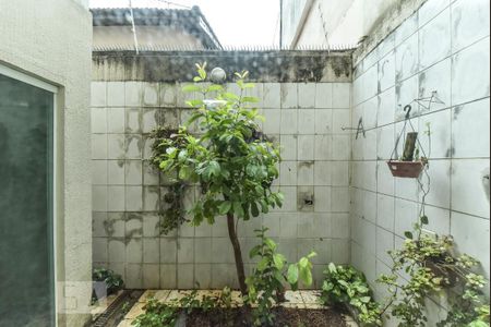 Casa à venda com 220m², 5 quartos e 3 vagas Casa à venda com 220m², 5 quartos e 3 vagasJardim de Inverno