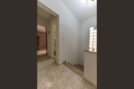 Casa à venda com 220m², 5 quartos e 3 vagas Casa à venda com 220m², 5 quartos e 3 vagasCorredor de Acesso