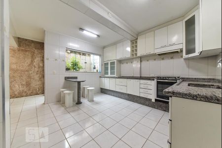 Casa à venda com 220m², 5 quartos e 3 vagas Casa à venda com 220m², 5 quartos e 3 vagasCozinha